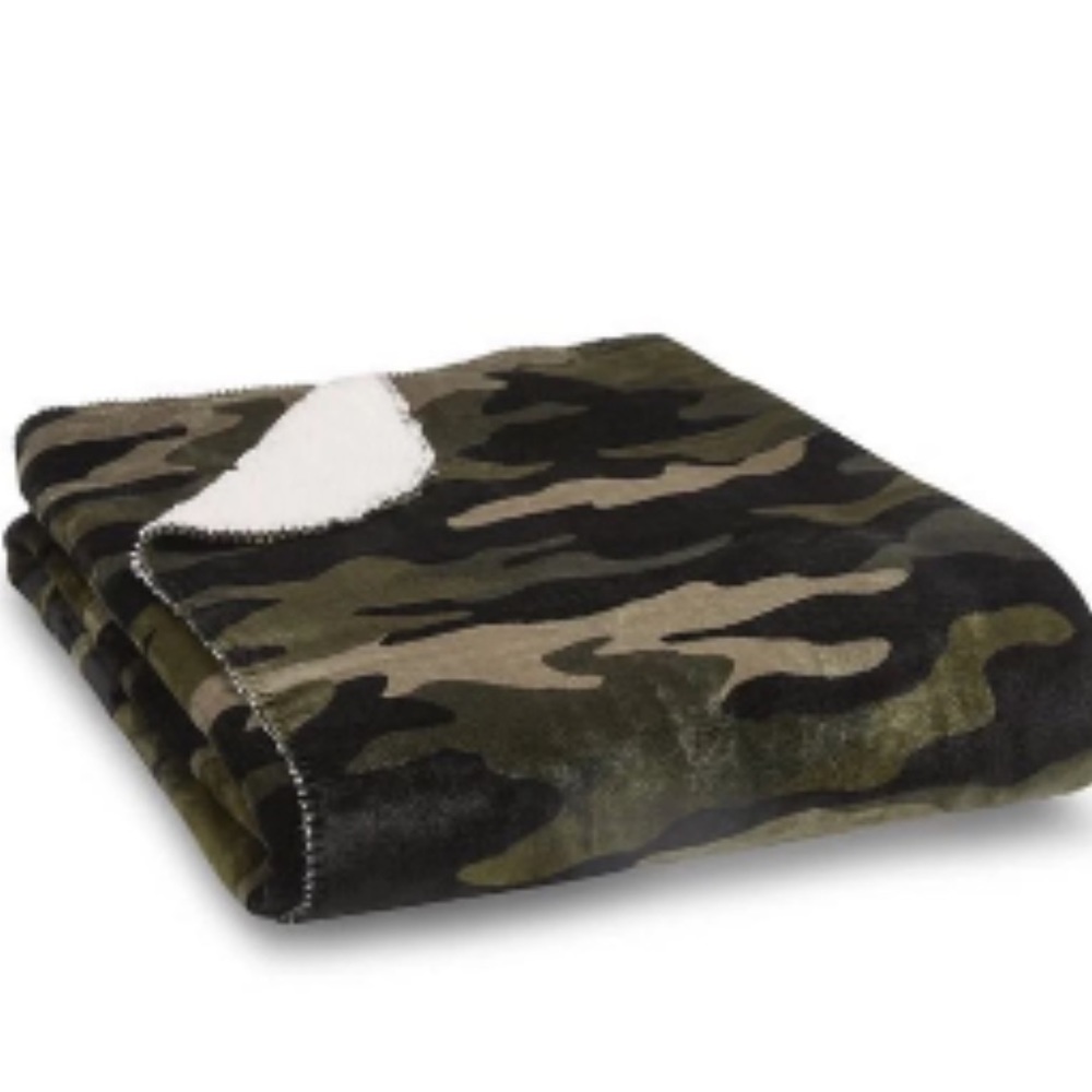 Rare pink Vs camo Sherpa blanket